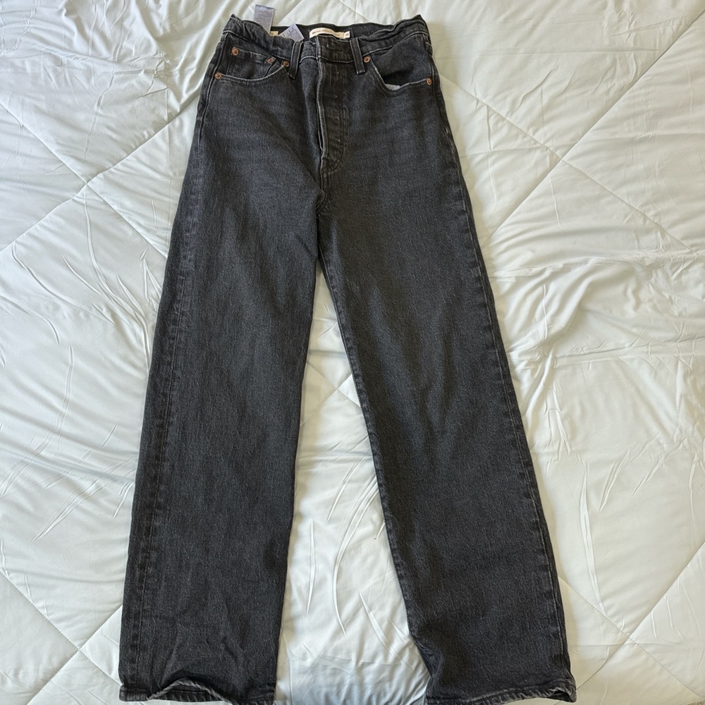 Levi’s black ribcage straight ankle jeans